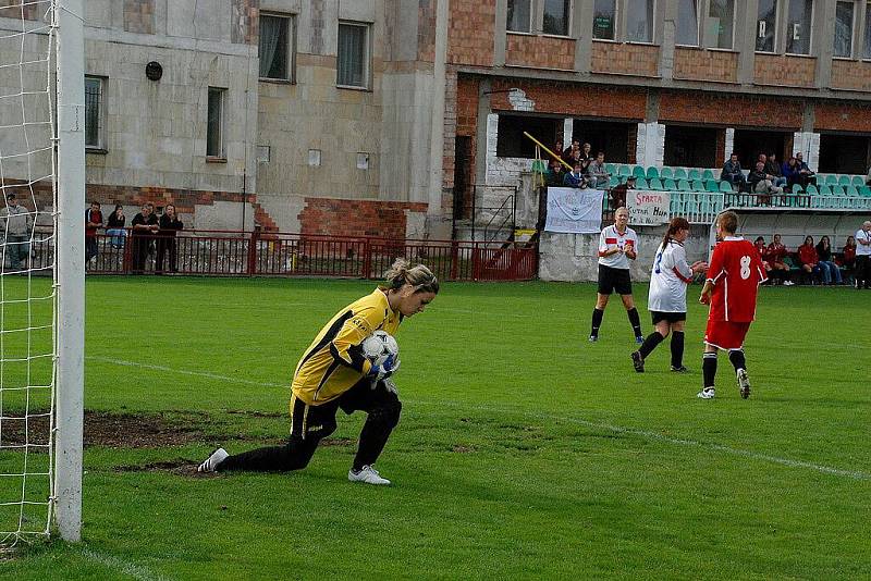 Z utkání fotbalistek Kutná Hora - Uhlířské Janovice 0:0