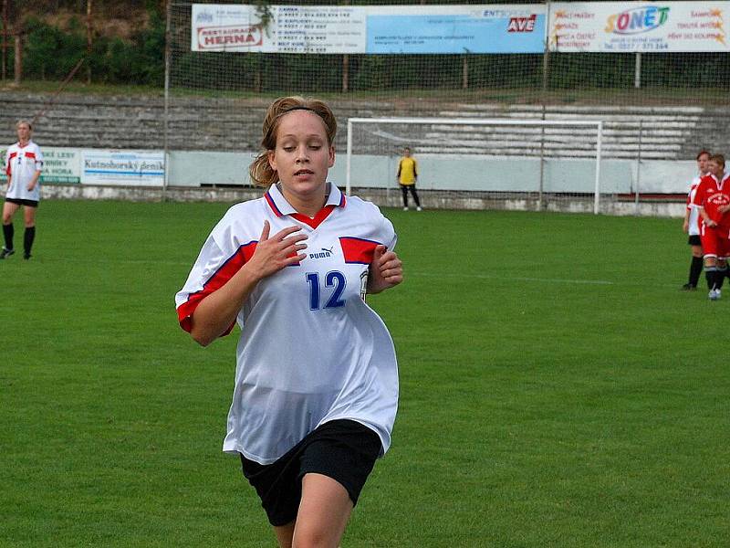 Z utkání fotbalistek Kutná Hora - Uhlířské Janovice 0:0