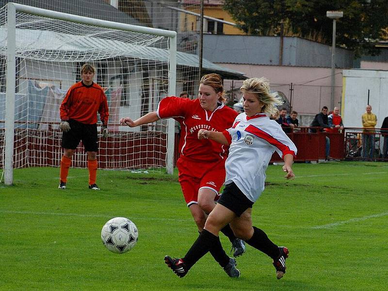 Z utkání fotbalistek Kutná Hora - Uhlířské Janovice 0:0