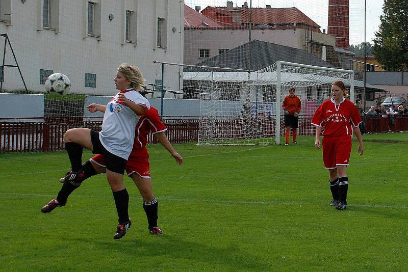 Z utkání fotbalistek Kutná Hora - Uhlířské Janovice 0:0