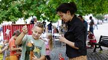 Divadelní festival Kutná Hora: loutkové představení pro děti 'Bojím se v lese' na Palackého náměstí.