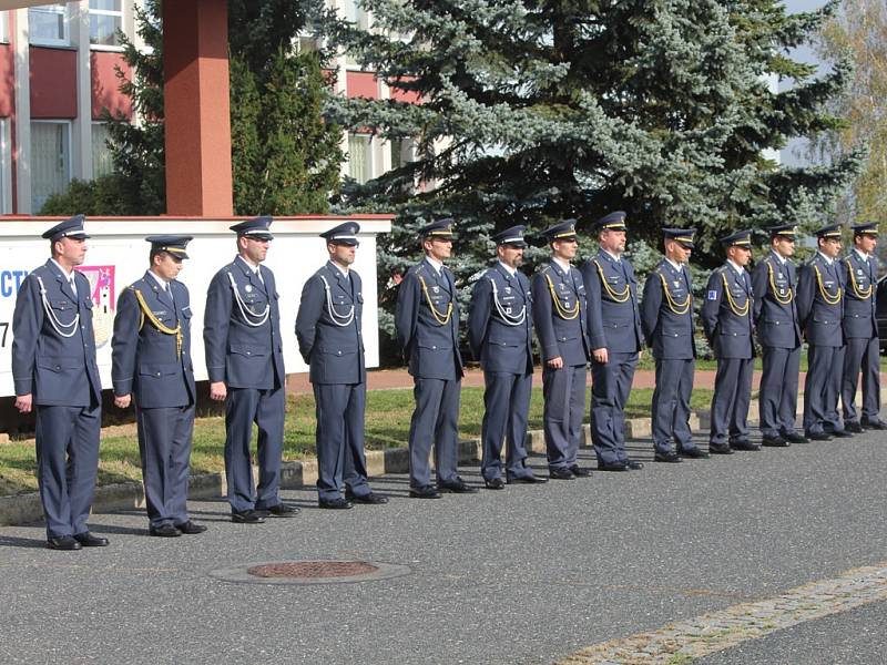 Slavnostní nástup příslušníků 21. základny taktického letectva Čáslav a odhalení pamětní desky Jaroslava Šefčíka