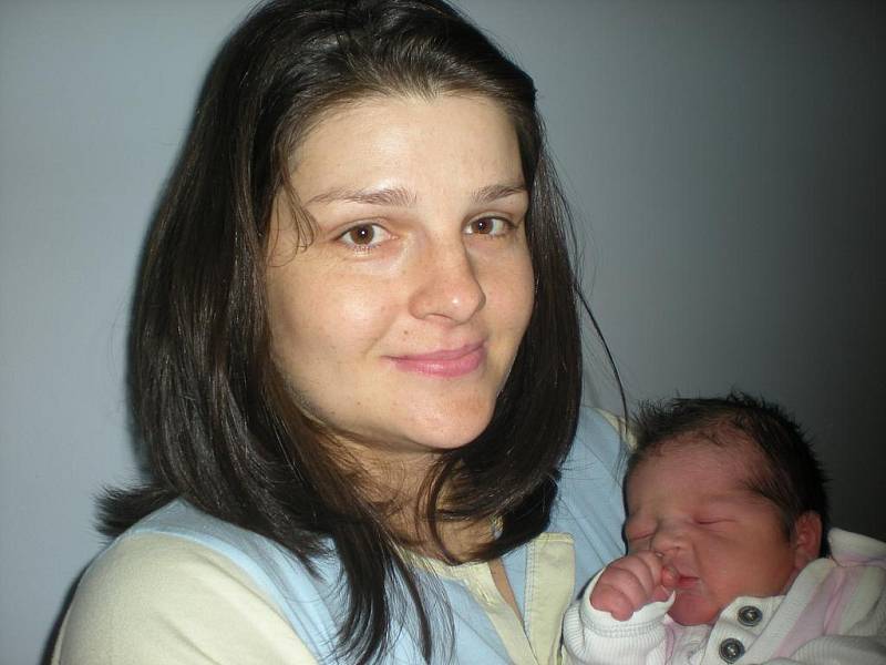 Adélka Knolová se narodila 24. ledna v Čáslavi. Vážila 4150 gramů a měřila 54 centimetrů. Doma v Kutné Hoře ji přivítali maminka Andrea, tatínek Martin a bratr Kryštůfek