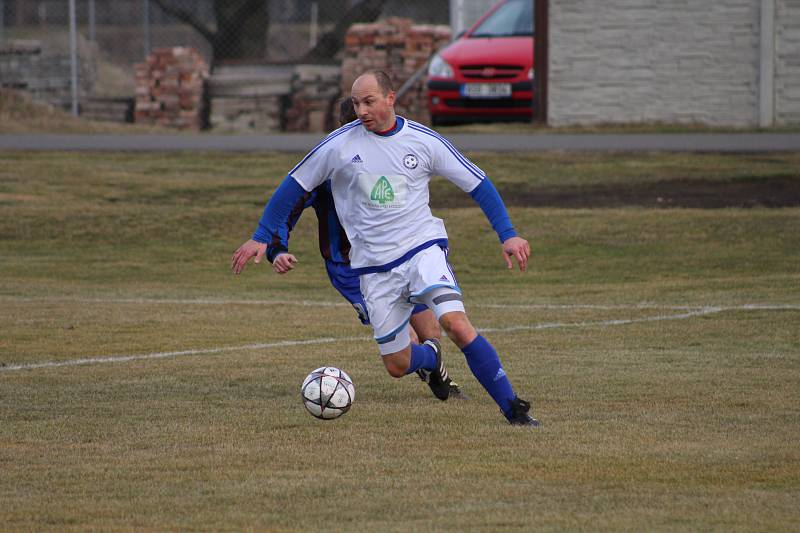 Tupadly prohrály na přírodním hřišti v Hlízově s domácím týmem 0:5.