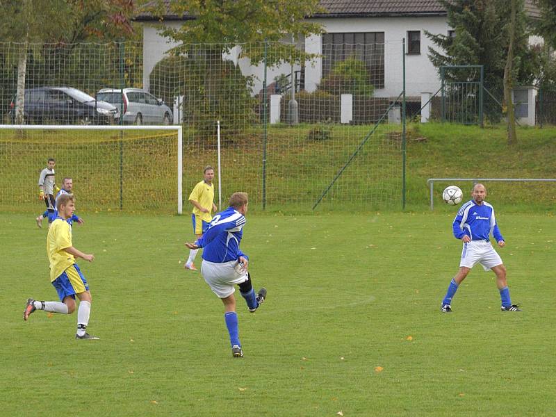 Utkání 7. kola okresního fotbalového přeboru: Zbraslavice - Sázava B 2:3.