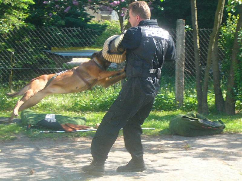 Strážníci městské policie na návštěvě v Mateřské škole Sluníčko v Kutné Hoře.