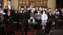 Z adventního koncertu studentů Církevního gymnázia v Kutné Hoře v sedlecké katedrále Nanebevzetí Panny Marie a svatého Jana Křtitele.