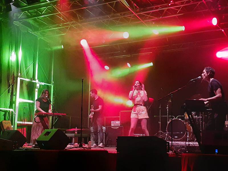 Bubenická show Groove Army a Klára Vytisková v zahradách GASKu