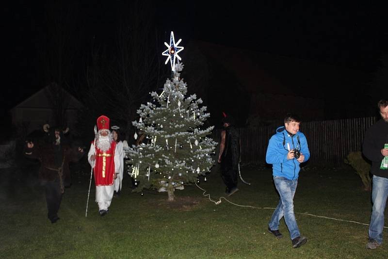 Rozsvícení vánočního stromečku v Šebestěnicích.