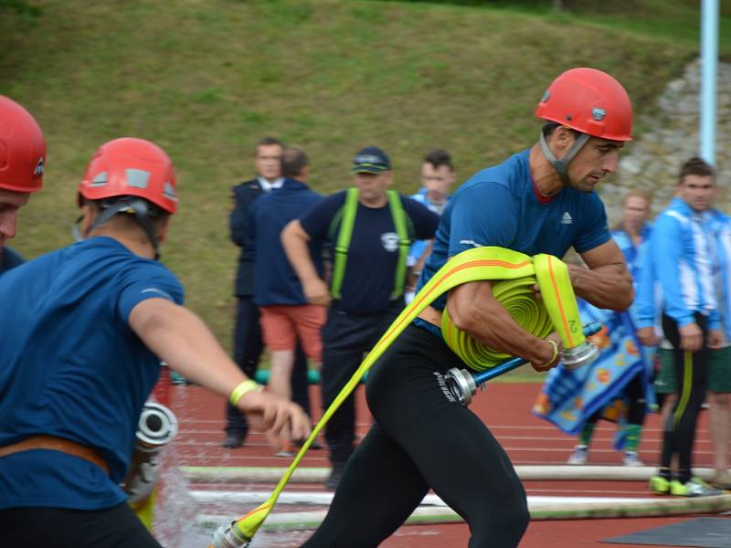 Z krajské soutěže v požárním sportu profesionálních a dobrovolných hasičů na stadionu Olympia v Kutné Hoře.