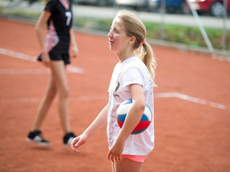 Ze slavnostního otevření antukového hřiště ve sportovním areálu Klimeška v Kutné Hoře.