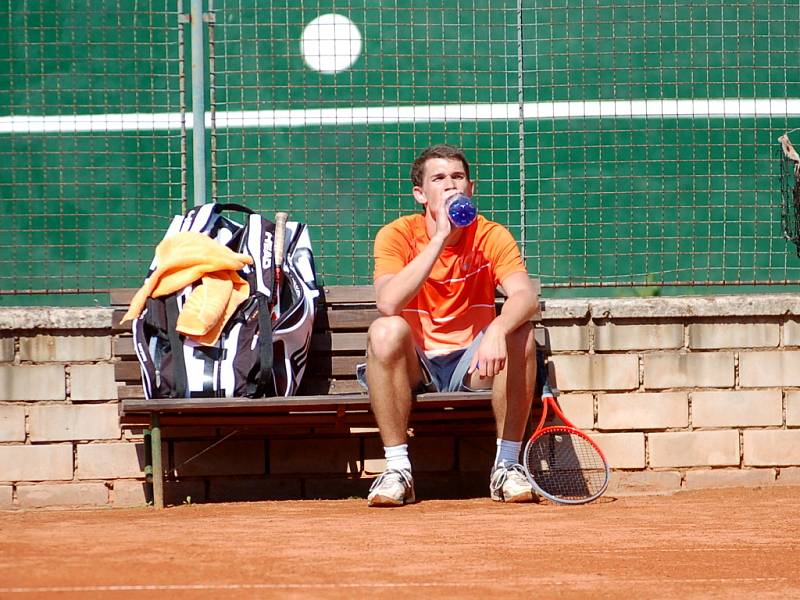 1. kolo II. třídy, skupiny B Středočeského kraje: Kutná Hora A - LTC Houštka B 5:4, 5. května 2012.