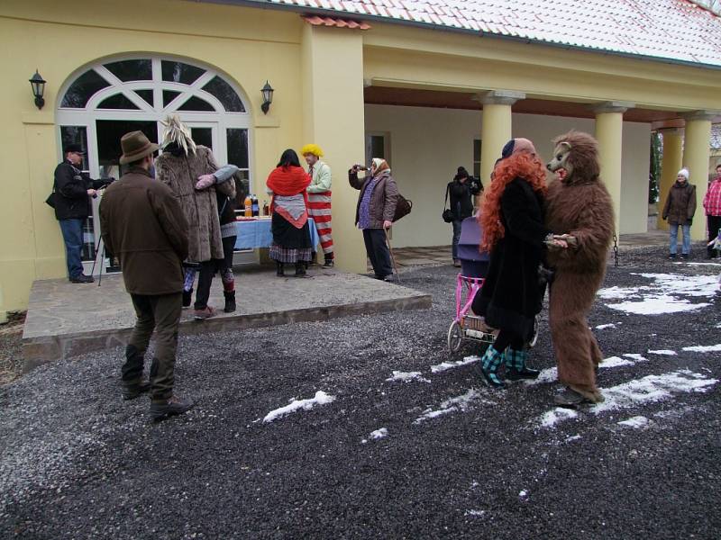 Masopustní masky pochodovaly Úmonínem