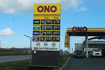 Ceny benzinu šly na čerpacích stanicích na Kutnohorsku dolů. V pondělí 11. dubna šel benzín natankovat i pod 40 korun za litr.