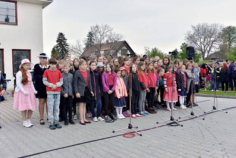 Prvomájový koncert pořádala Základní umělecká škola Uhlířské Janovice.