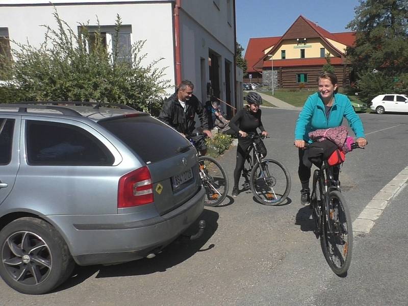 Z poznávacího turistického pochodu Okolo Bohdanče.