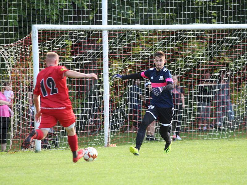 Fotbalová III. třída: TJ Viktoria Sedlec B - TJ Sokol Červené Janovice 4:8 (1:4).