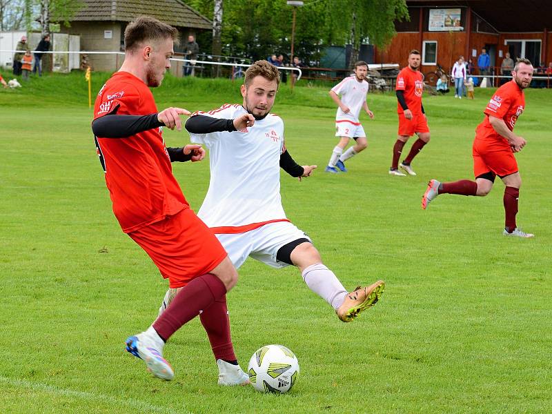 Fotbalisté Červených Janovic v sestavě s Romanem Bednářem, Tomášem Řepkou nebo Martinem Jiránkem porazili v přípravném utkání Tupadly 5:2.