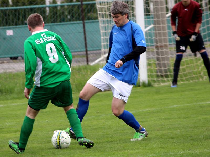 Fotbalová III. třída: TJ Sokol Červené Janovice - FC Bílé Podolí B 1:2 pk (0:0).