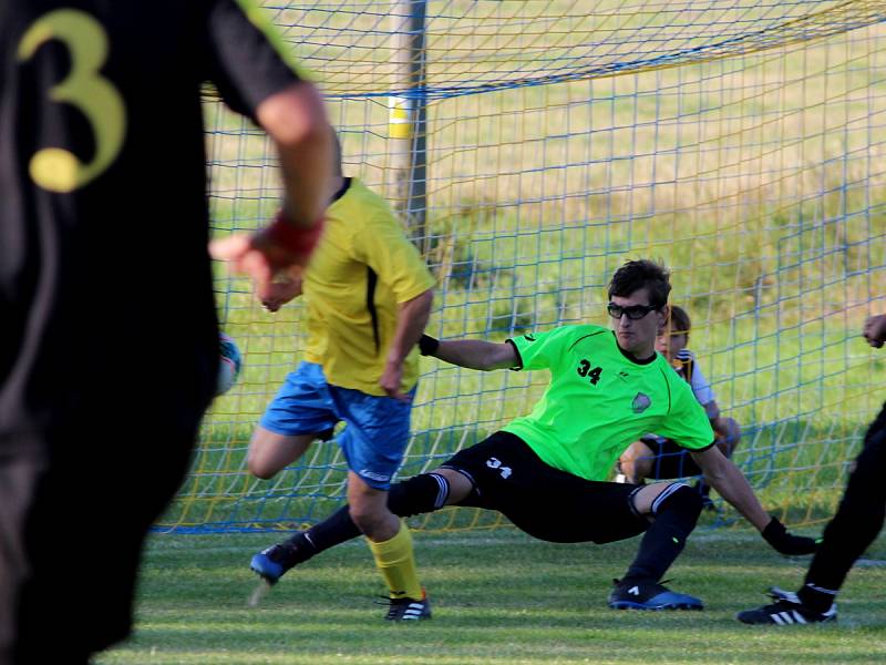 Fotbalová III. třída: TJ Sokol Vlkaneč - TJ Sokol Červené Janovice 9:0 (4:0).