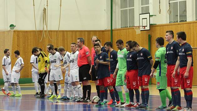 Futsalisté Benaga si na domácí palubovce poradili s Démony z České Lípy.