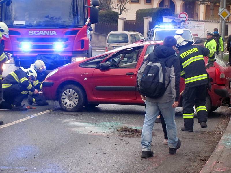 Dopravní nehoda mezi Kaňkem a Kutnou Horou.