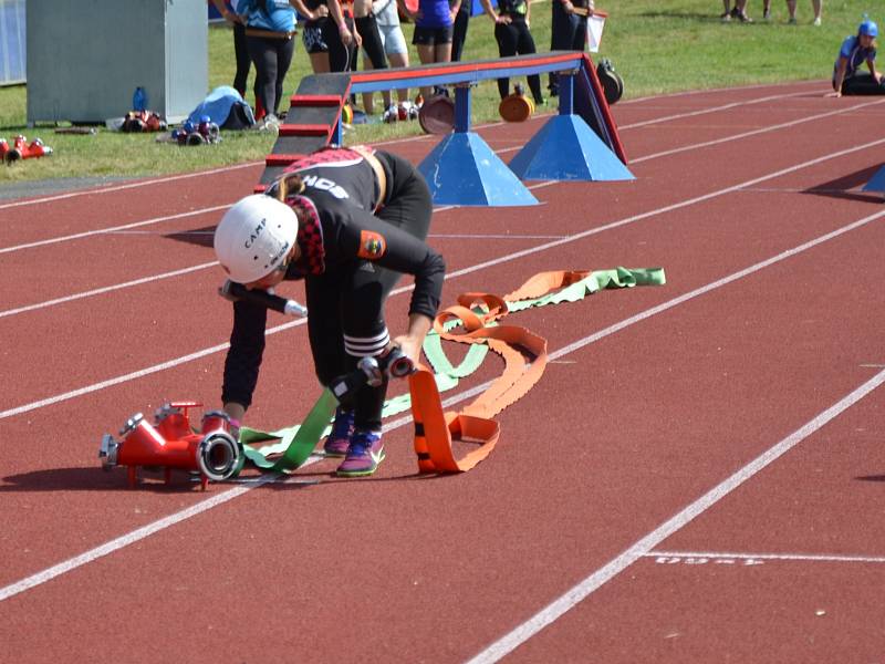 Z krajské soutěže v požárním sportu profesionálních a dobrovolných hasičů na stadionu Olympia v Kutné Hoře.