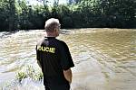 Policejní pátrání po dvou pohřešovaných mladících u jezu na řece Sázavě mezi Otryby a Soběšínem.