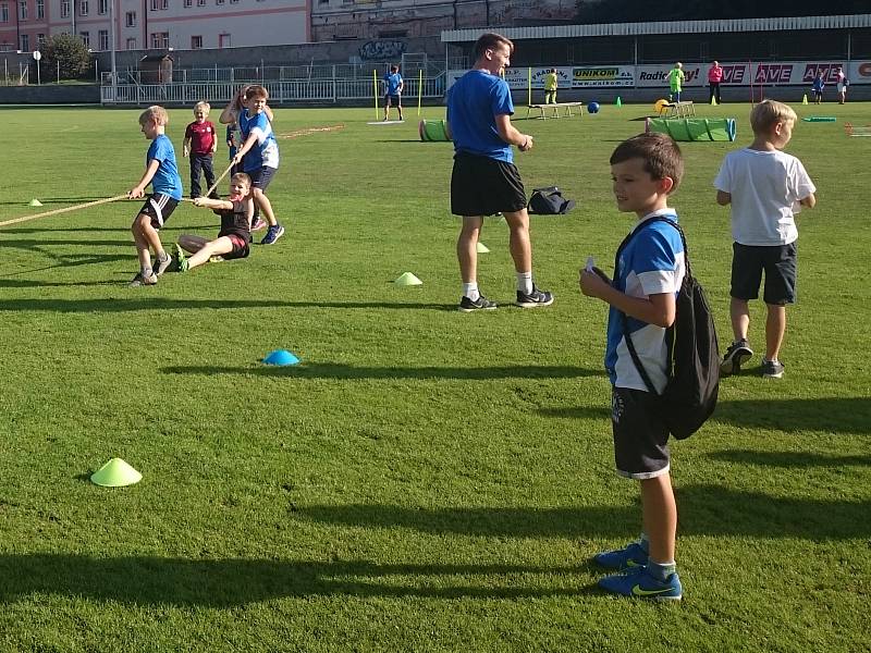 Na nábor FK Čáslav přijel za dětmi také Bořek Dočkal