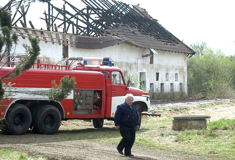 V Záboří nad Labem hořel bývalý vepřín. 8. 4. 2011