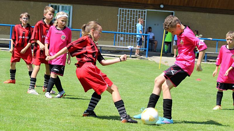 Z finálového turnaje Okresního fotbalového svazu Kutná Hora starších přípravek v Suchdole.