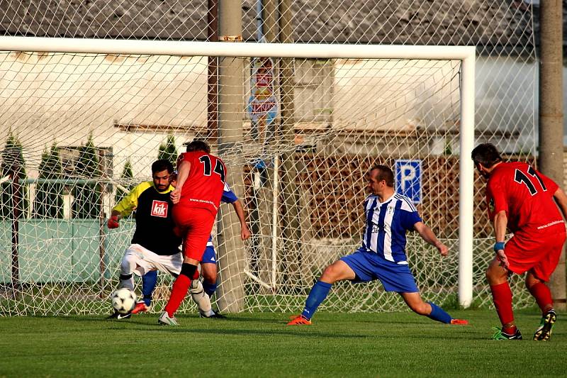 Fotbalová III. třída: TJ Sokol Červené Janovice - FK Kavalier Sázava B 3:4 (2:2).