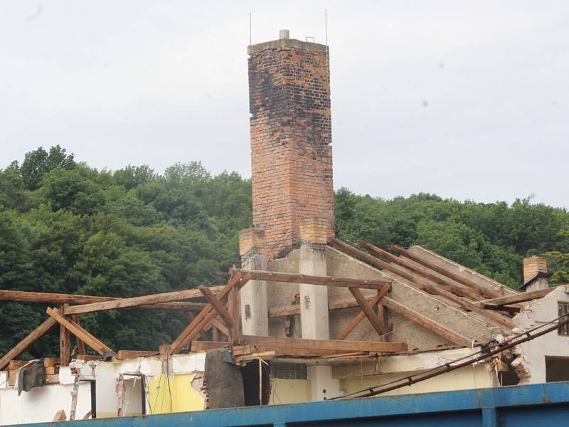 Demolice bývalé budovy ČSAD pokračuje