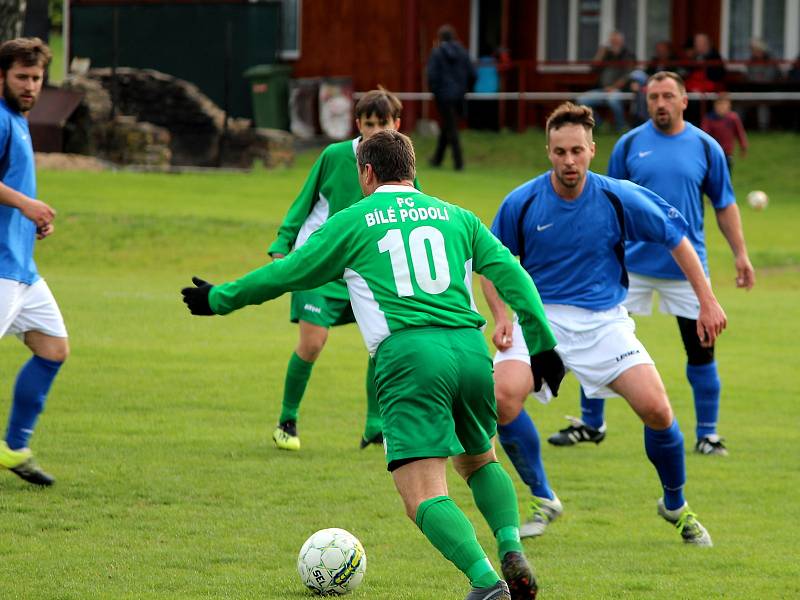 Fotbalová III. třída: TJ Sokol Červené Janovice - FC Bílé Podolí B 1:2 pk (0:0).