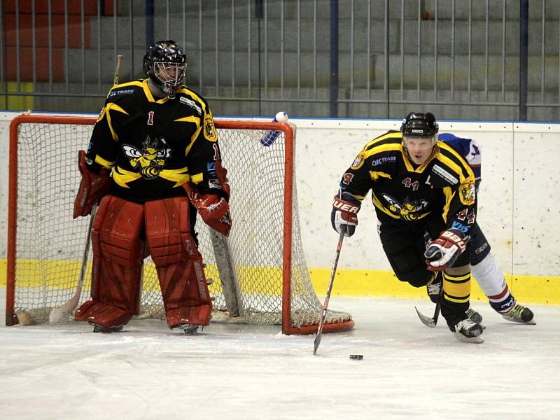 Hokejisté SK Sršni Kutná Hora porazili Hvězdu Kladno, 6. října 2013.