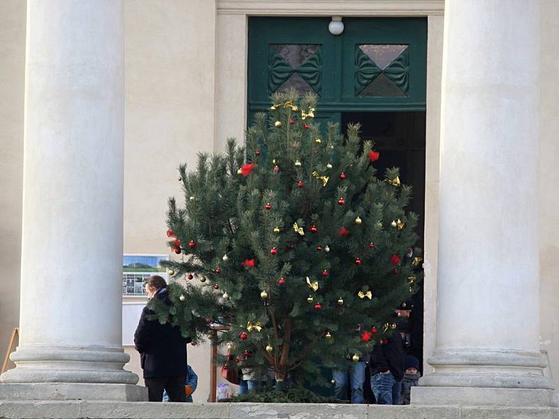 Zámek Kačina v adventním čase.