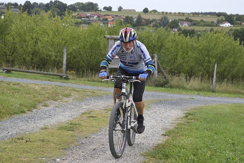 U rozhledny Bohdanka se závodilo na kolech.