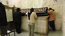 Hrob krále Davida na hoře Sion. Ženám je k hrobu vstup zakázán.
