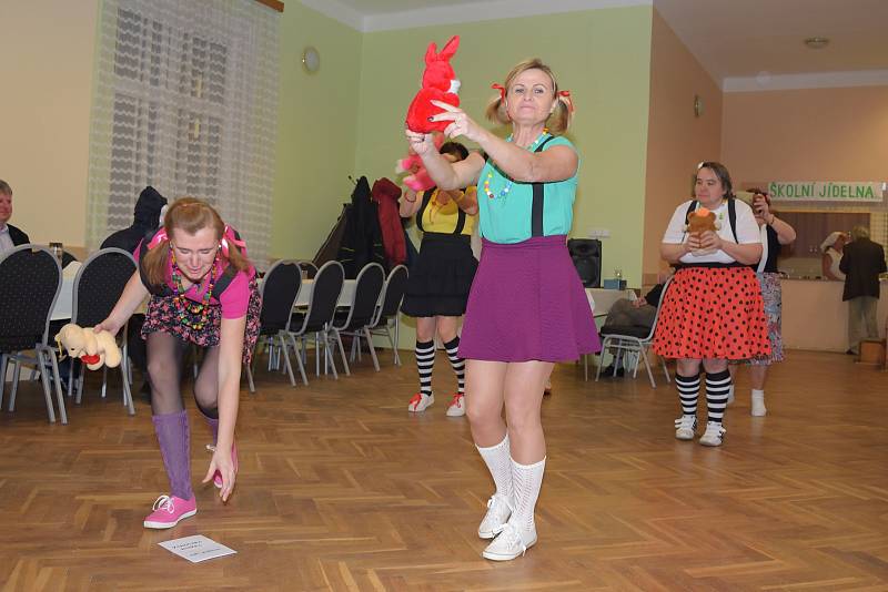 Maškarní ples v obci Bahno.