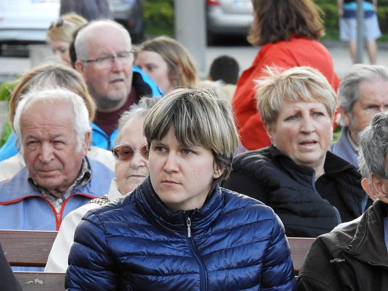 Z koncertu zpěváka Martina Maxy na náměstí Jana Žižky z Trocnova v Čáslavi.