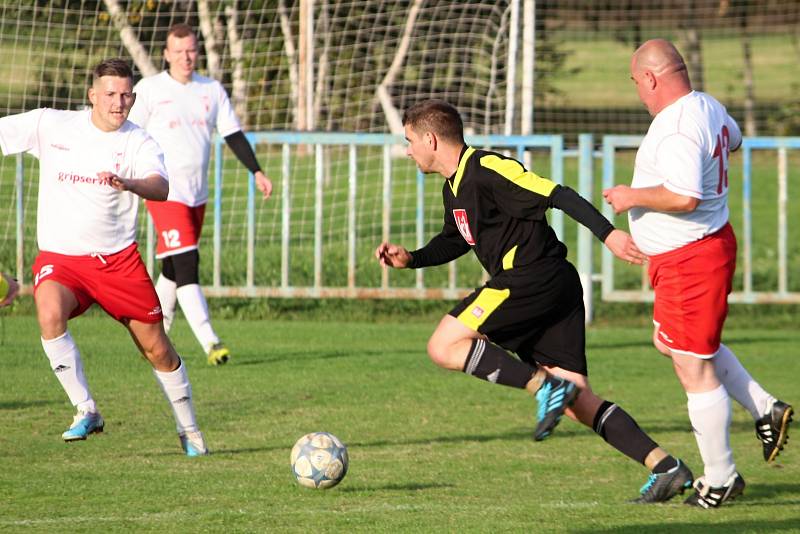 Fotbalová IV. třída, skupina B: TJ Sokol Malín B - SK Malešov B 6:4 (3:2).