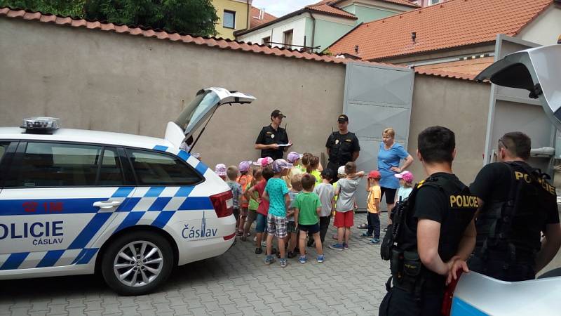 Děti navštívily policejní oddělení