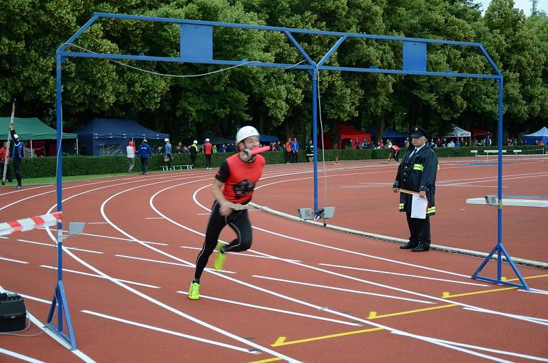 Na Městském stadionu Sletiště v Kladně se o víkendu 23. a 24. června uskutečnila hlavní část Krajské soutěže v požárním sportu profesionálních a dobrovolných hasičů.