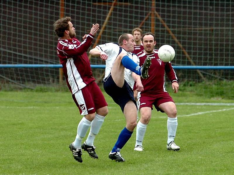 Fotbal: Sázava - Malín, 10. 4. 2010