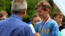 Ze závěrečného slavnostního ceremoniálu Městských her 9. olympiády dětí a mládeže na stadionu Olympia v Kutné Hoře.