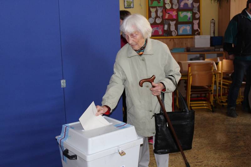 Volební místnost v ZŠ Náměstí v Čáslavi.
