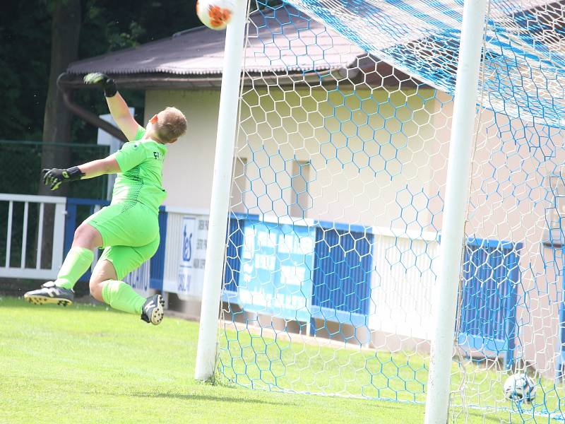 Fotbalový přátelský zápas, starší žáci, kategorie U14: FK Čáslav - MFK Chrudim 1:6 (1:2).