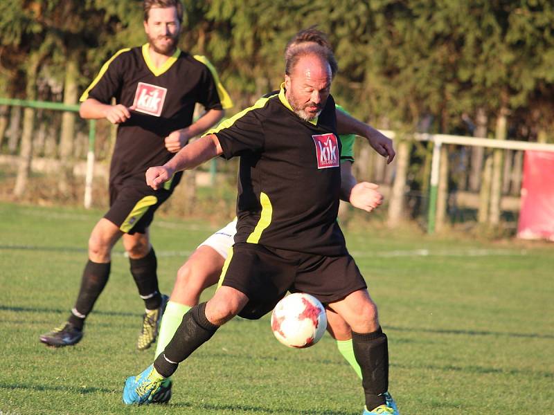 Fotbalová III. třída: FC Bílé Podolí B - TJ Sokol Červené Janovice 7:1 (2:0).