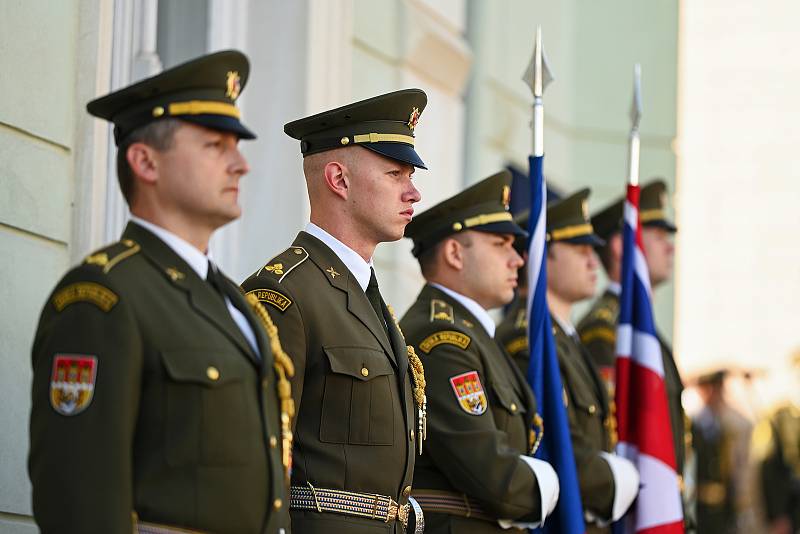Z odhalení pamětní desky plukovníka Jiřího Loudy v Kutné Hoře 2. října 2021.