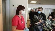 Očkování seniorů vakcínou proti koronaviru v Městské nemocnici v Čáslavi.